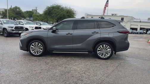 2025 Toyota Highlander Platinum