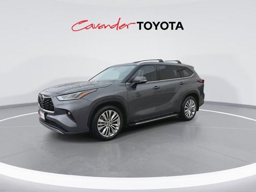 Magnetic Gray Metallic 2025 Toyota Highlander Platinum