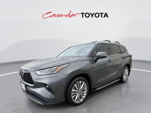 Magnetic Gray Metallic 2025 Toyota Highlander Platinum
