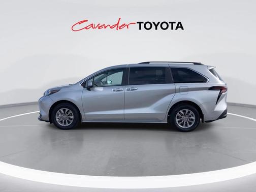 2025 Toyota Sienna LE