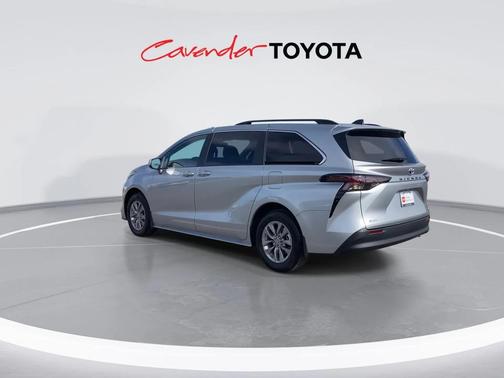 2025 Toyota Sienna LE