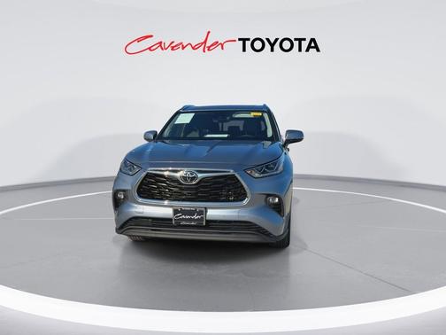 Moon Dust 2023 Toyota Highlander Limited
