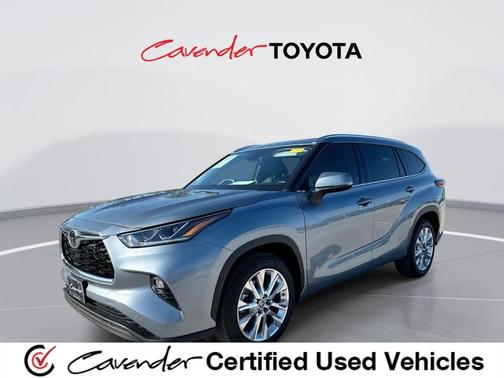 Moon Dust 2023 Toyota Highlander Limited