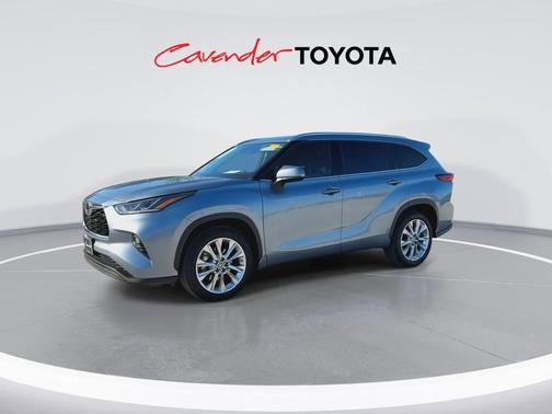 Moon Dust 2023 Toyota Highlander Limited