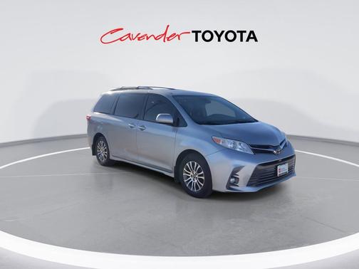 2020 Toyota Sienna XLE