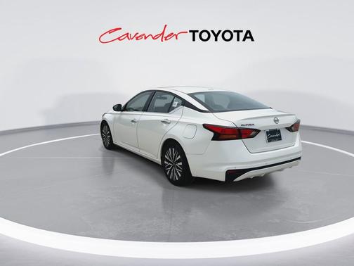 Pearl White Tricoat 2025 Nissan Altima 2.5 SV
