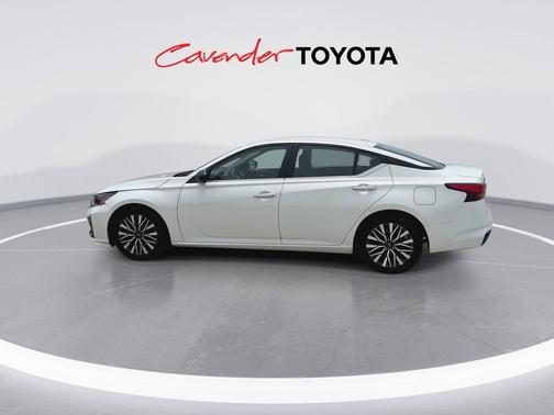 Pearl White Tricoat 2025 Nissan Altima 2.5 SV