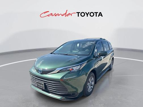 2025 Toyota Sienna LE