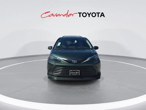 2025 Toyota Sienna LE