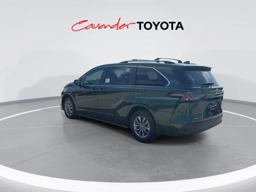 2025 Toyota Sienna LE