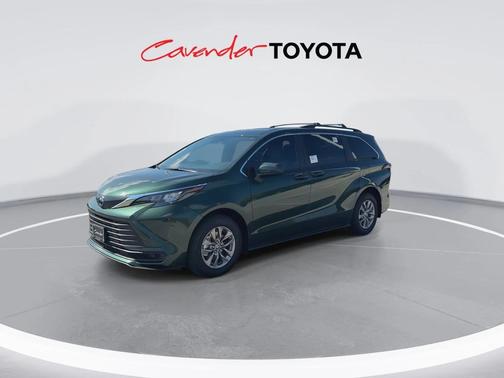 2025 Toyota Sienna LE