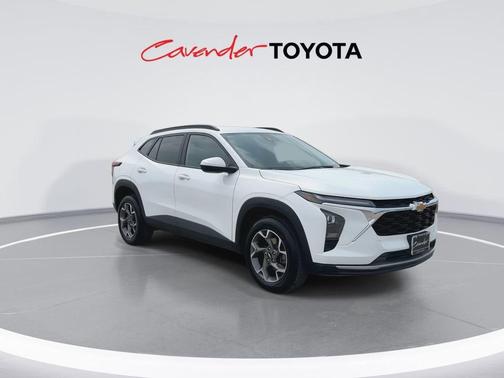 Summit White 2025 Chevrolet Trax LT