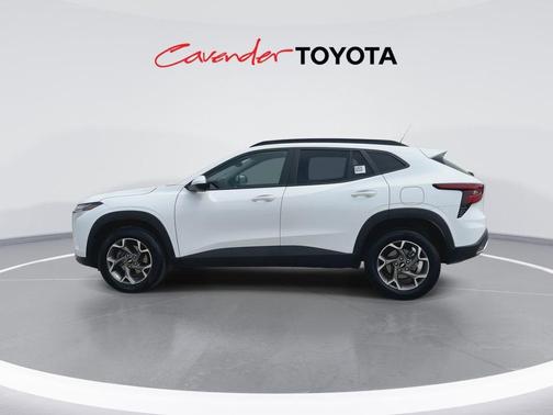 Summit White 2025 Chevrolet Trax LT
