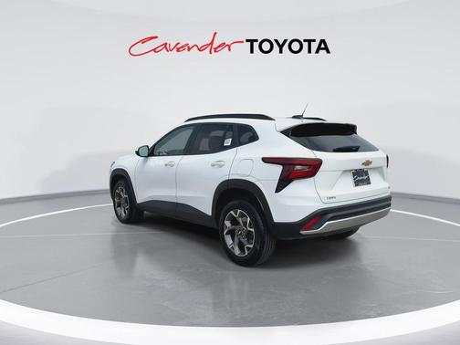Summit White 2025 Chevrolet Trax LT