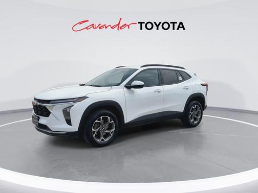 Summit White 2025 Chevrolet Trax LT