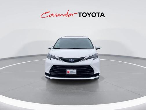 2025 Toyota Sienna LE