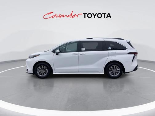 2025 Toyota Sienna LE