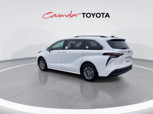 2025 Toyota Sienna LE