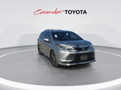 2025 Toyota Sienna Platinum