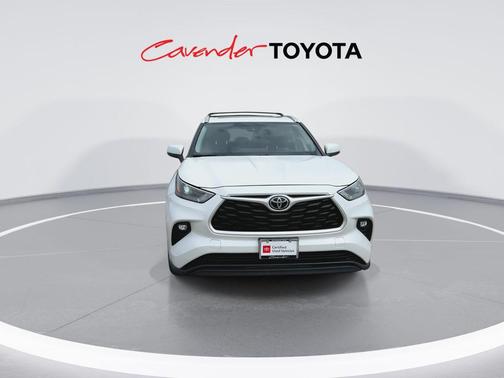 Wind Chill Pearl 2023 Toyota Highlander XLE