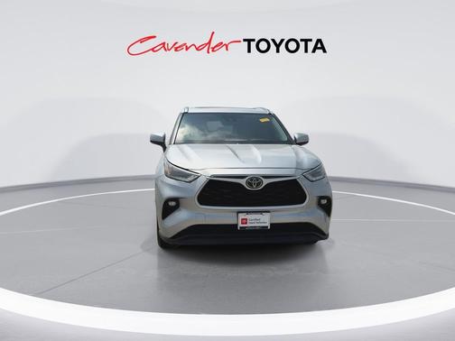 Celestial Silver Metallic 2021 Toyota Highlander XLE
