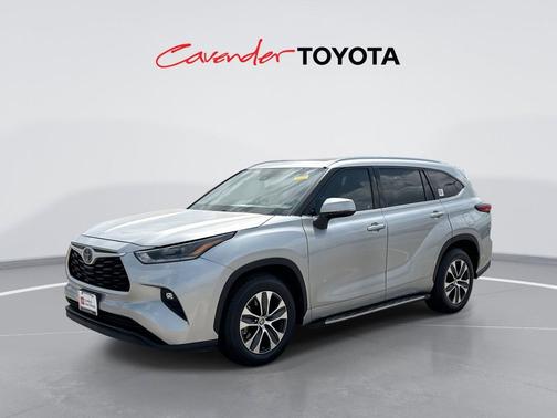 Celestial Silver Metallic 2021 Toyota Highlander XLE