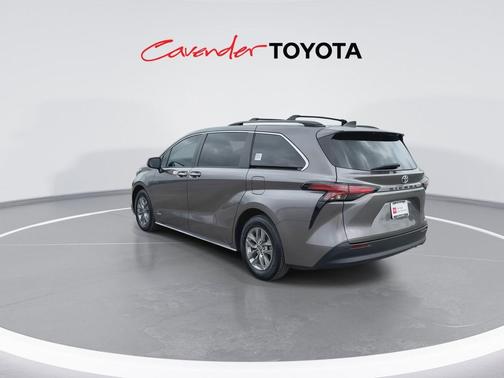 2021 Toyota Sienna XLE 8 Passenger