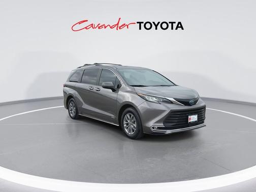 2021 Toyota Sienna XLE 8 Passenger