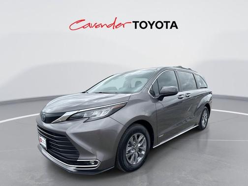 2021 Toyota Sienna XLE 8 Passenger