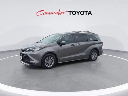 2021 Toyota Sienna XLE 8 Passenger