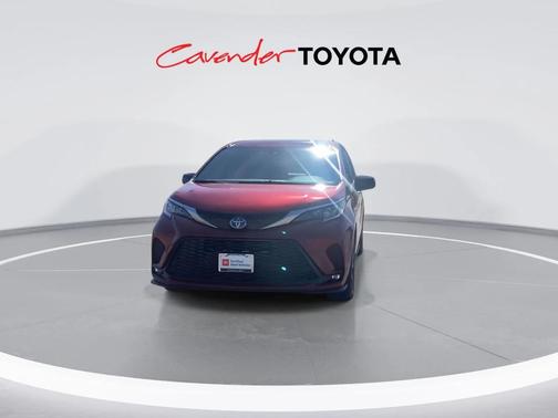 2022 Toyota Sienna XSE 7 Passenger