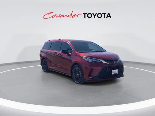 2022 Toyota Sienna XSE 7 Passenger