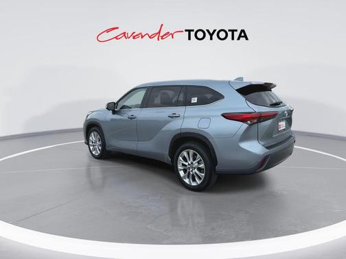 Moon Dust 2023 Toyota Highlander Limited