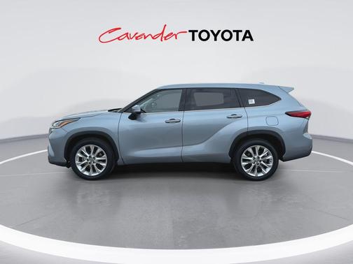 Moon Dust 2023 Toyota Highlander Limited