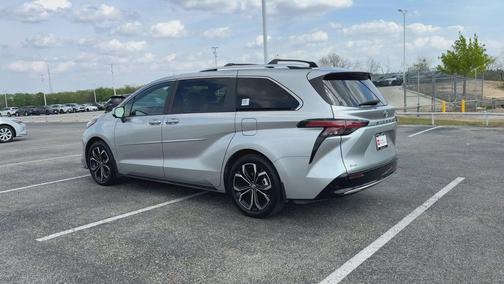 2025 Toyota Sienna Platinum
