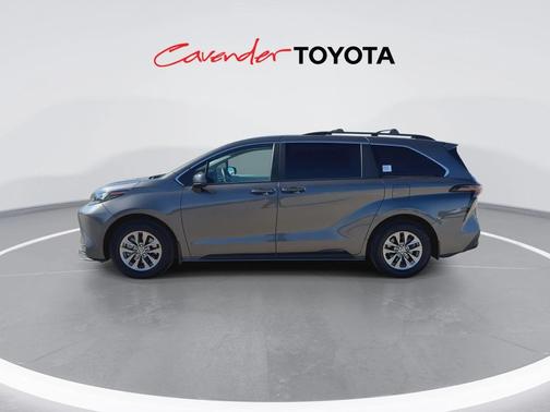 2025 Toyota Sienna LE