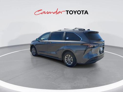 2025 Toyota Sienna LE