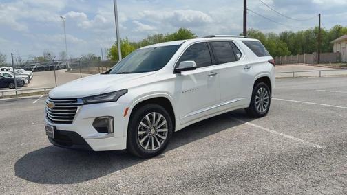 Iridescent Pearl Tricoat 2023 Chevrolet Traverse Premier