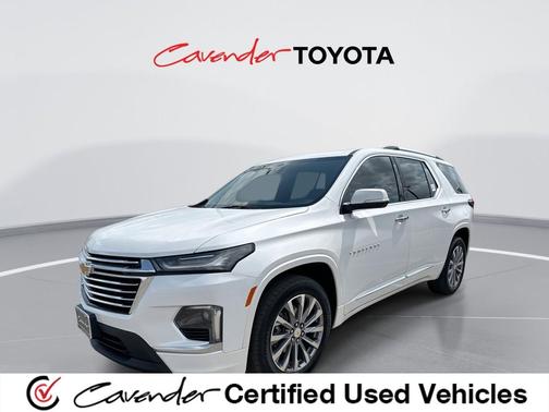 Iridescent Pearl Tricoat 2023 Chevrolet Traverse Premier