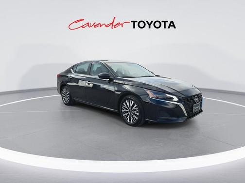 Super Black 2025 Nissan Altima 2.5 SV