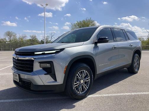 2024 Chevrolet Traverse LS