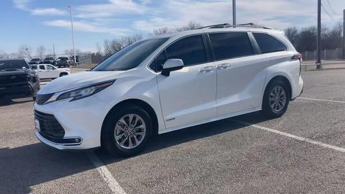 2021 Toyota Sienna XLE 8 Passenger