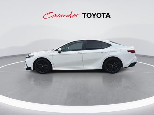 Ice Cap 2025 Toyota Camry SE