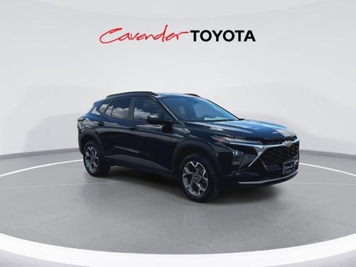 Mosaic Black Metallic 2025 Chevrolet Trax LT
