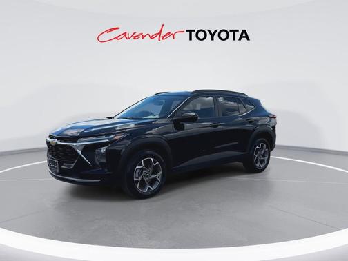 Mosaic Black Metallic 2025 Chevrolet Trax LT
