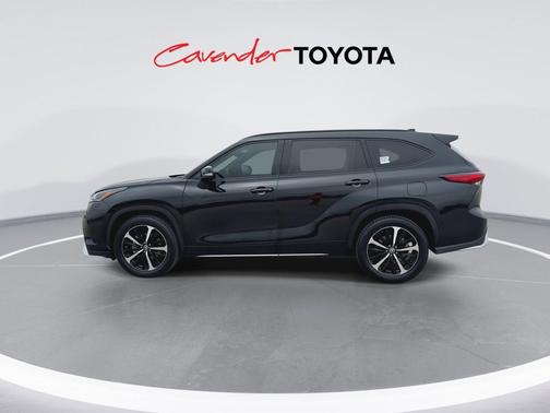 Midnight Black Metallic 2021 Toyota Highlander XSE