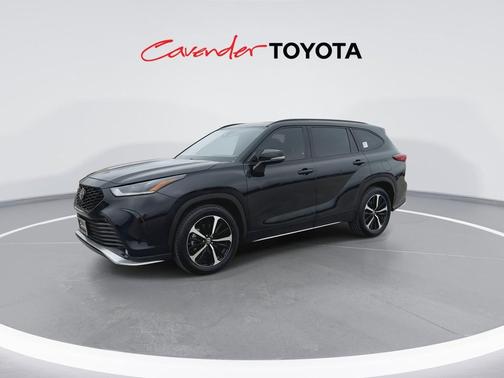 Midnight Black Metallic 2021 Toyota Highlander XSE