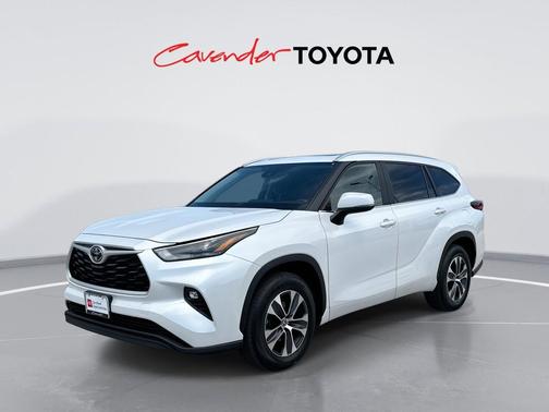 Wind Chill Pearl 2023 Toyota Highlander XLE