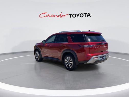 2023 Nissan Pathfinder SL 4WD
