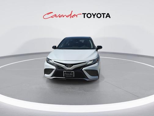 Wind Chill Pearl/Midnight Black Metallic 2021 Toyota Camry XSE